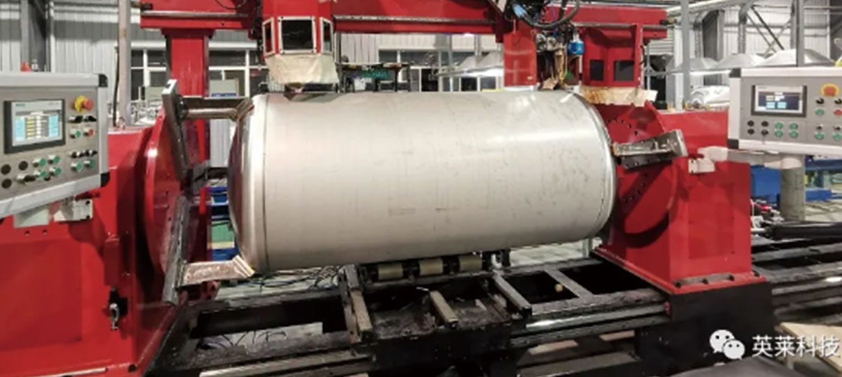 英萊激光視覺焊縫跟蹤系統(tǒng)，助力罐體智能化焊接！